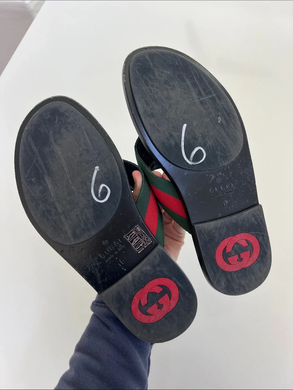 Gucci kika GG green and red stripe web black flat sandals flip flops size 6